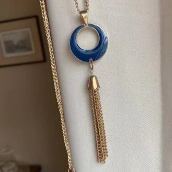 🦄 Blue and Gold Tone Circular Pendant Necklace - Picture 4 of 9